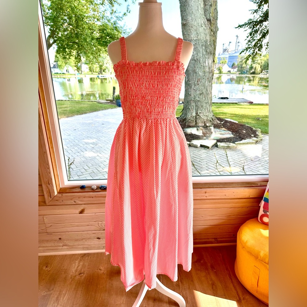 Vineyard Vines size M striped pink dress